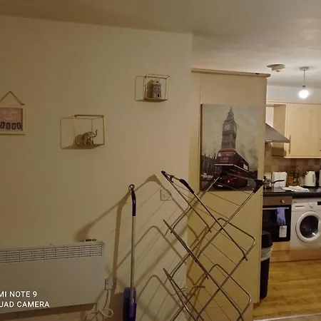 Cosy 2 Bed Dewsbury Road City Heaven Apartment