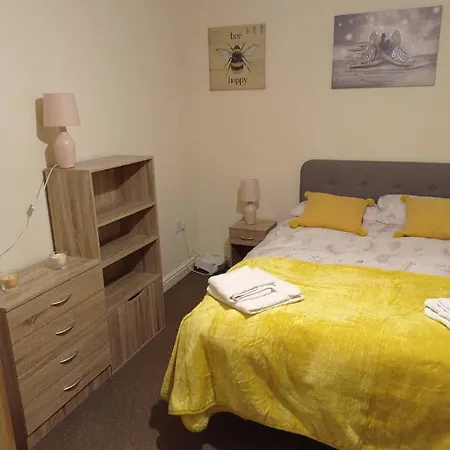 Cosy 2 Bed Dewsbury Road City Heaven Leeds (West Yorkshire)