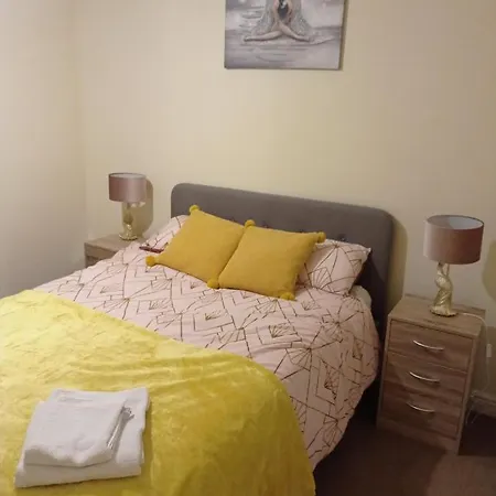 Cosy 2 Bed Dewsbury Road City Heaven * Leeds (West Yorkshire)